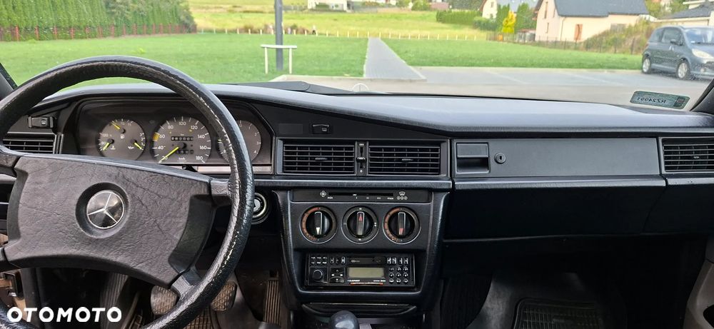 Mercedes-Benz W201 (190) - 9