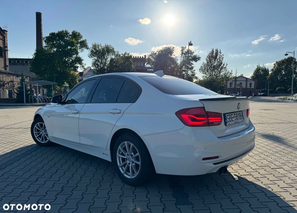 BMW Seria 3 320i Sport Line - 2