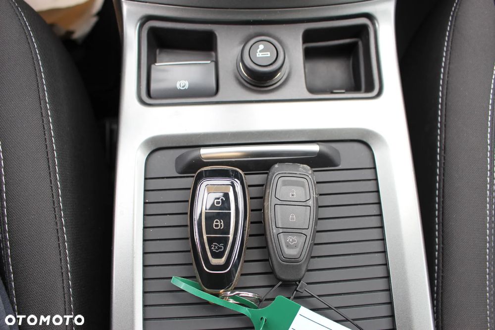 Ford Kuga 2.0 TDCi 2x4 Cool & Connect - 17