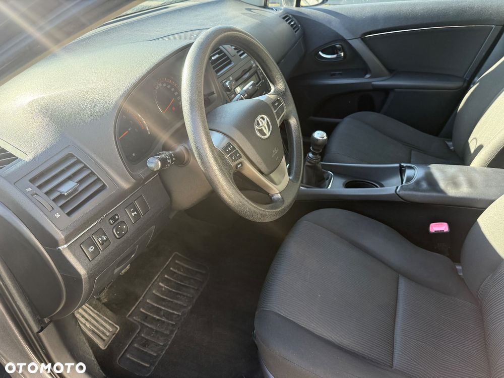 Toyota Avensis 1.8 Comfort - 16