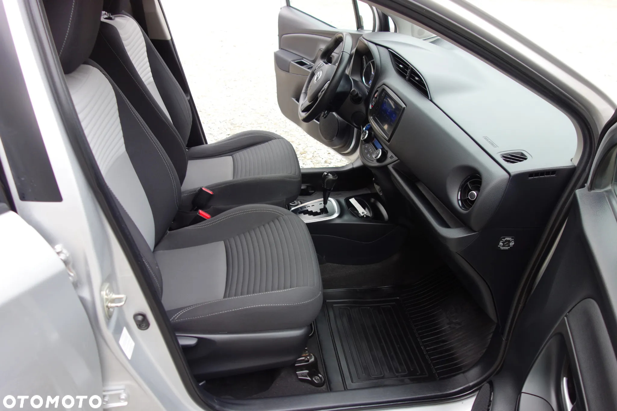 Toyota Yaris Hybrid 1.5 VVT-i Selection - 9