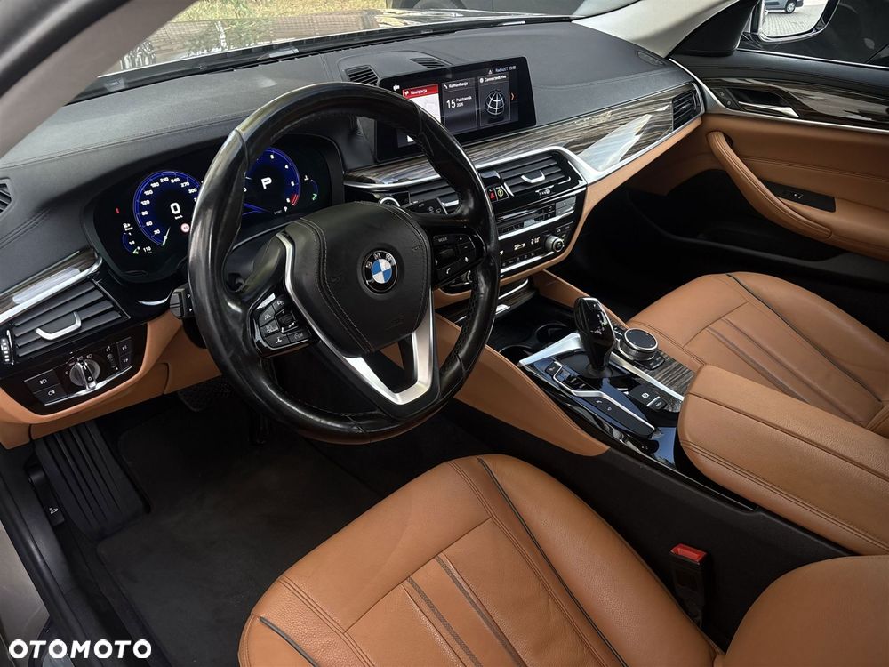 BMW Seria 5 530d xDrive - 7