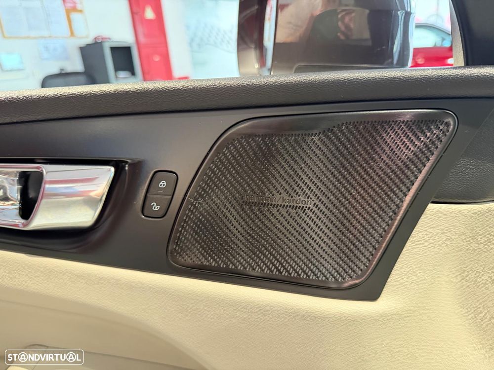 Volvo XC 60 D4 Geartronic Momentum Pro - 12