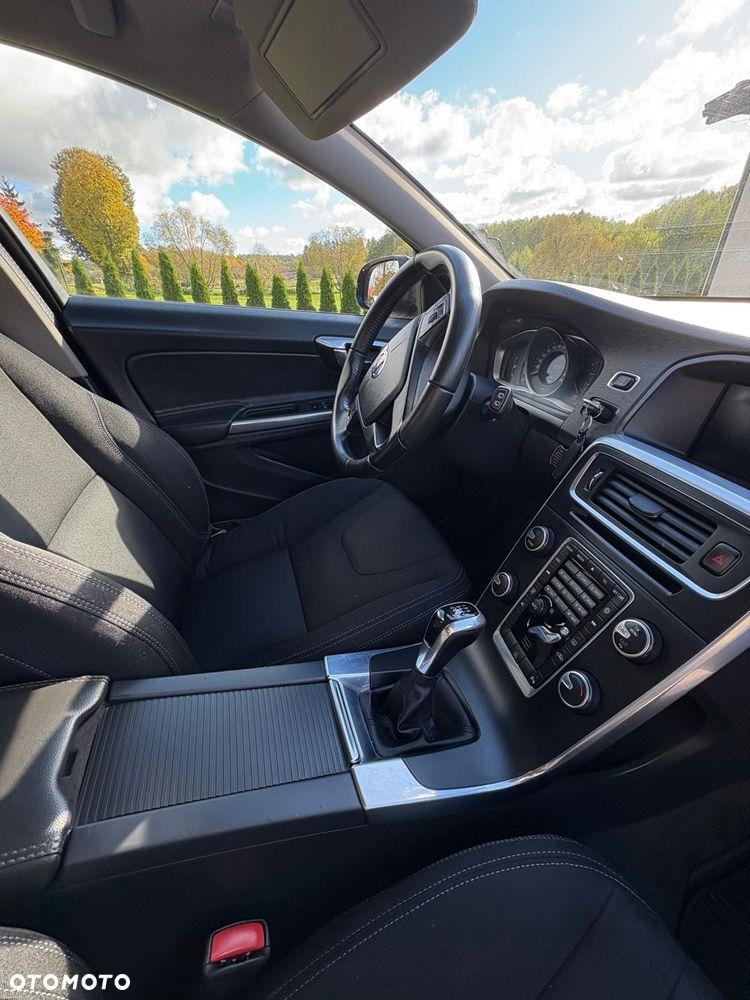 Volvo V60 D2 Drive-E Momentum - 27