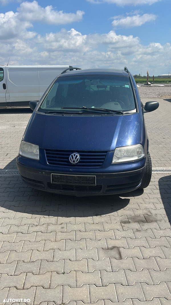 Dezmembram Volkswagen Sharan 1.9 diesel din 2003