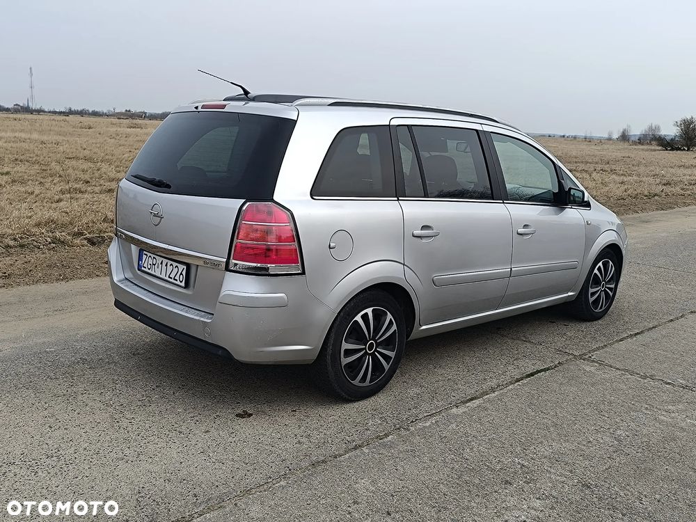 Opel Zafira 1.9 CDTI Cosmo - 3
