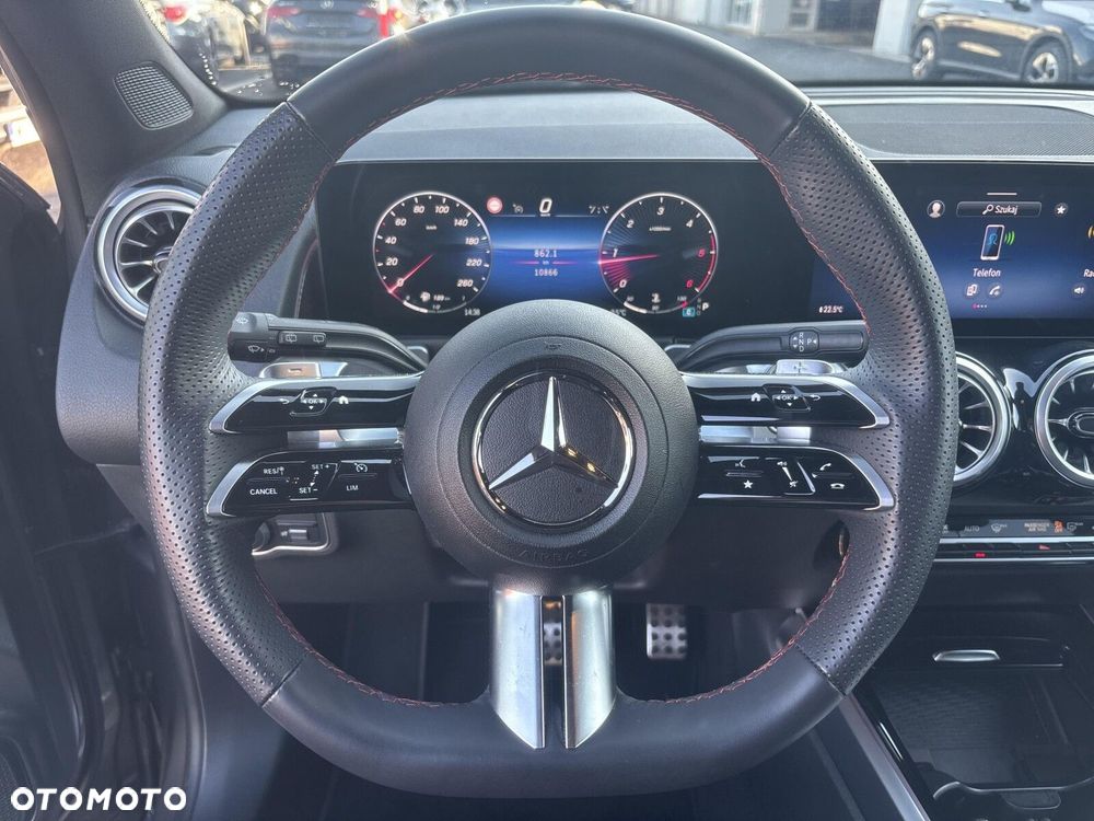 Mercedes-Benz GLB - 11