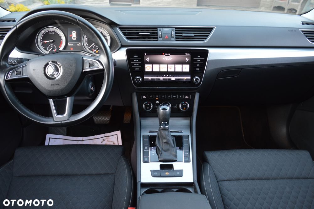 Skoda Superb 2.0 TDI SCR Sportline DSG - 19