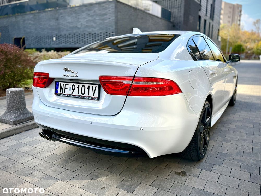 Jaguar XE 2.0 D R-Sport - 24