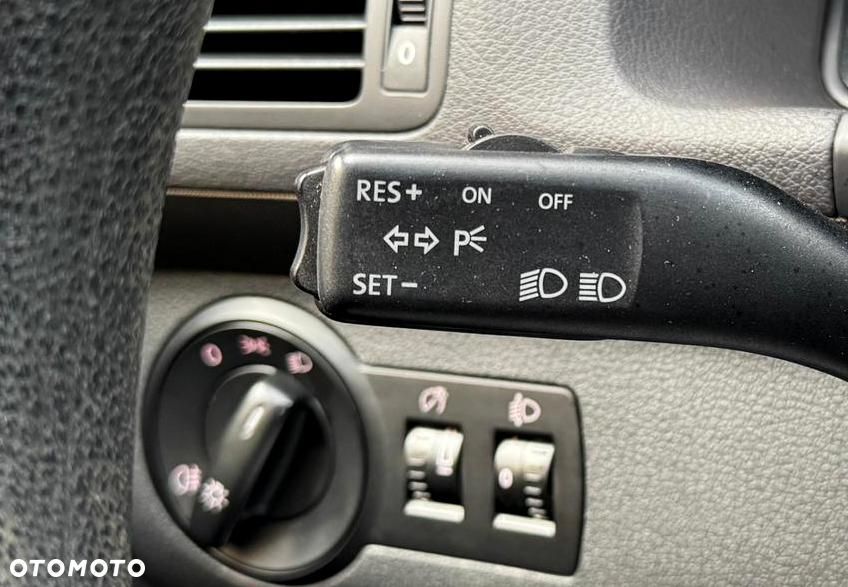 Volkswagen Touran - 29