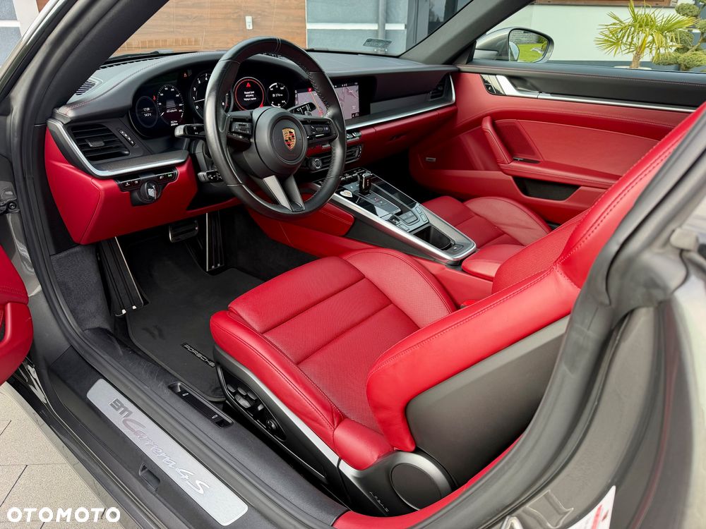 Porsche 911 Carrera 4S - 32