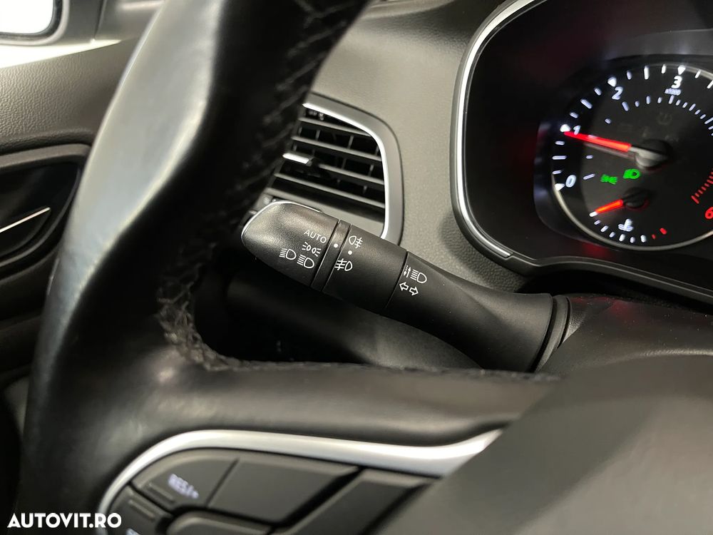 Renault Megane BLUE dCi EDC Zen - 16