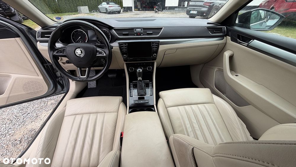 Skoda Superb 2.0 TDI DSG Ambition - 28