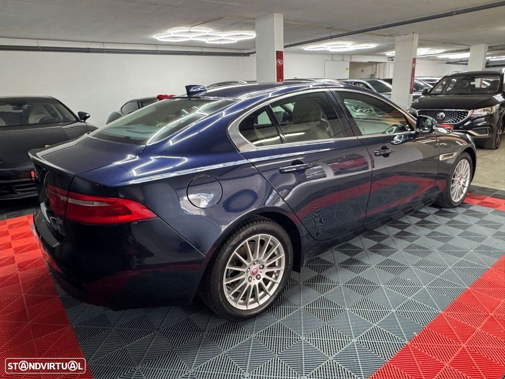 Jaguar XE 2.0 D Prestige - 6