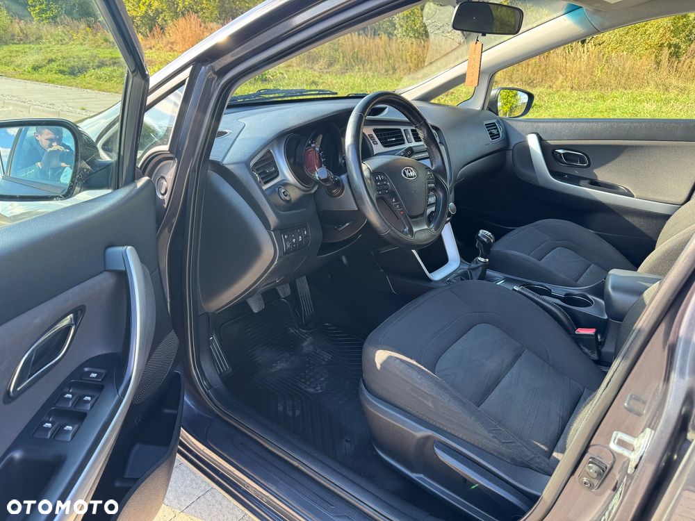 Kia Ceed 1.6 CRDi 128 Dream-Team Edition - 11