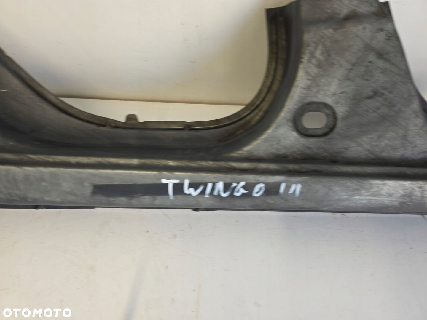Próg prawy poszycie tył RENAULT Twingo III 3 14- - 4