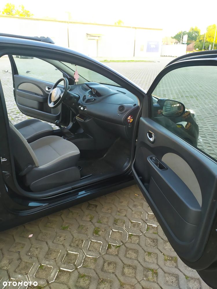 Renault Twingo 1.2 LEV 16V 75 eco2 - 17