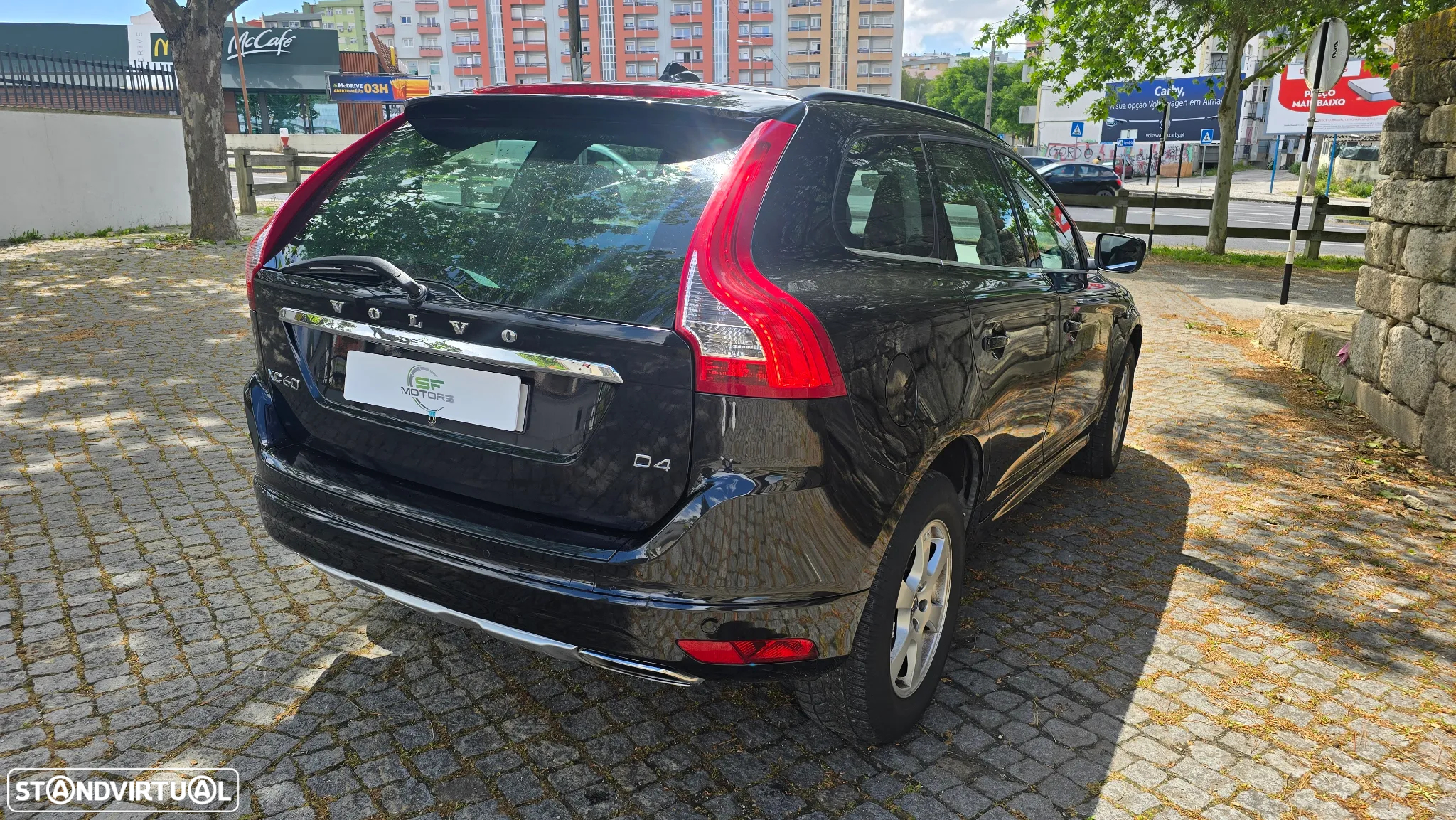 Volvo XC 60 2.0 D4 Momentum Geartronic - 9