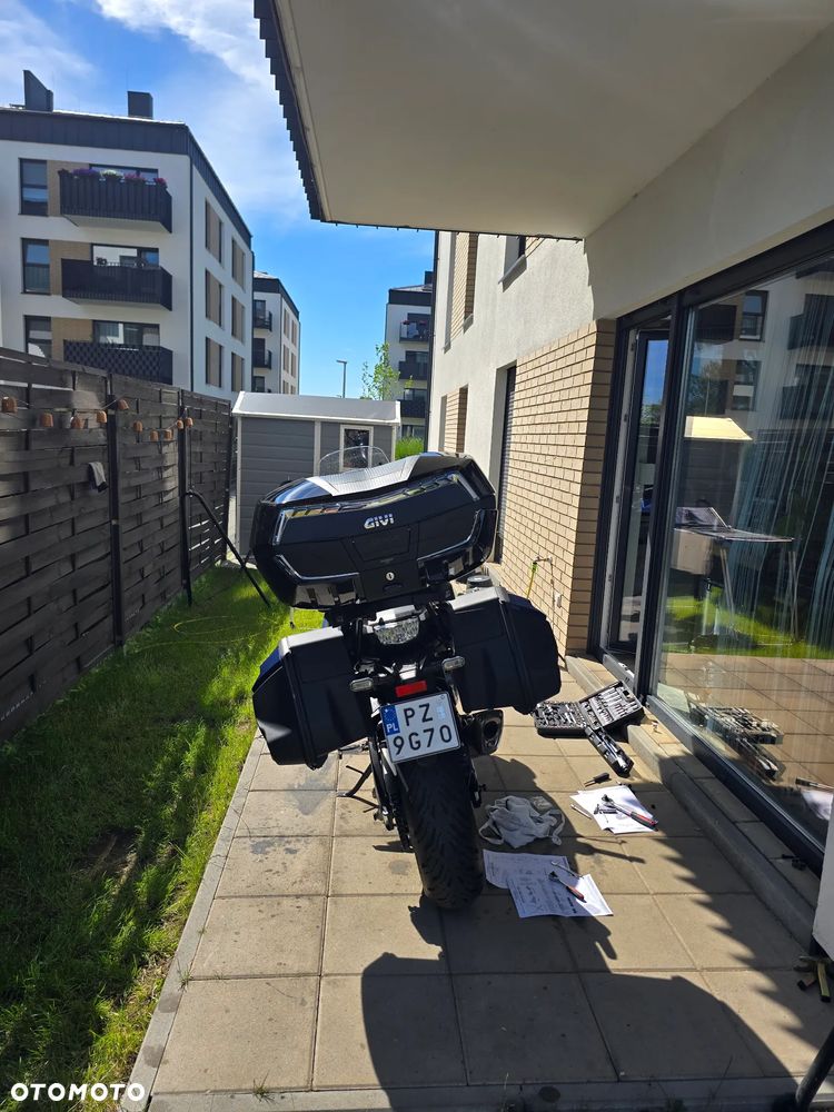 Suzuki GSX - 23