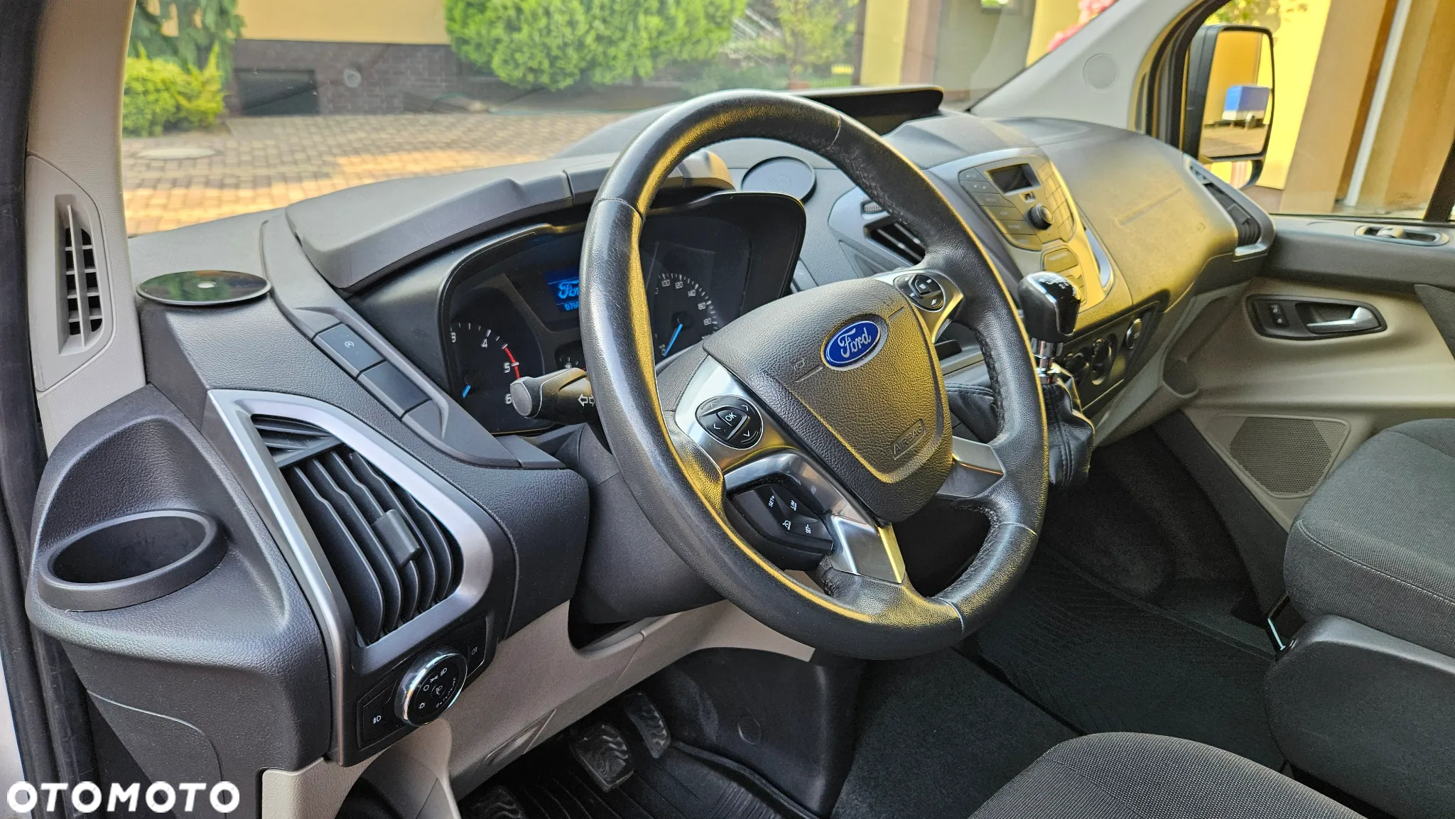 Ford Tourneo Custom - 19