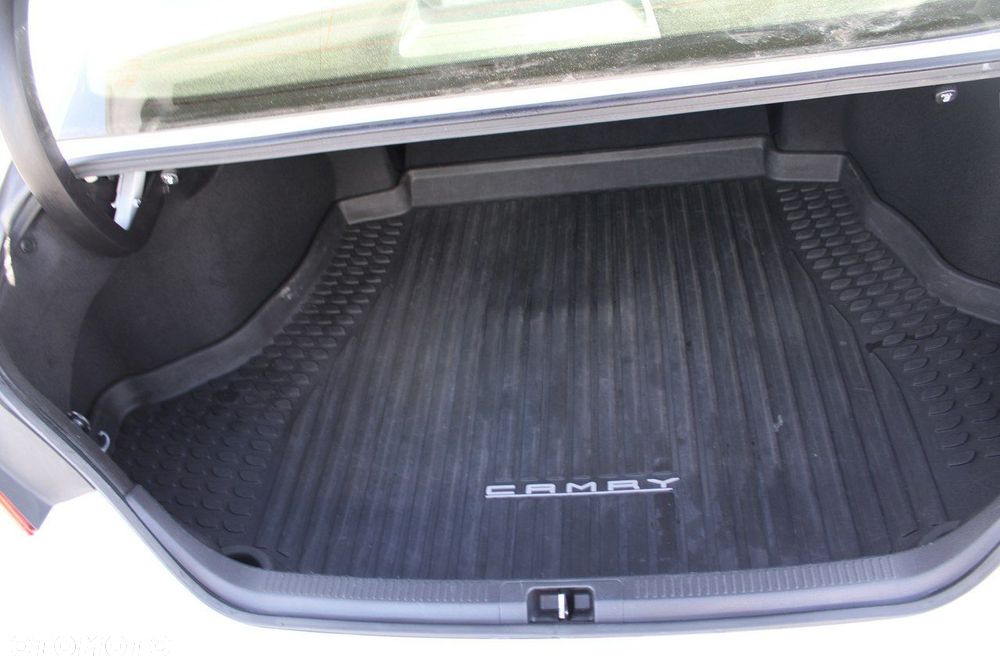 Toyota Camry - 11