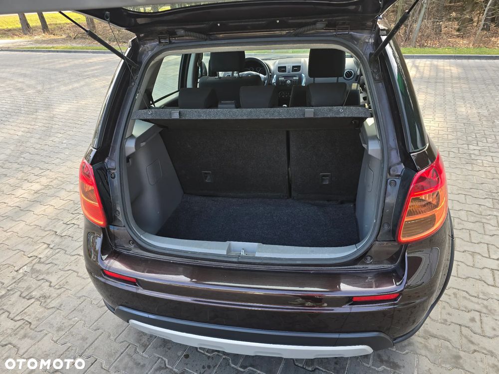 Suzuki SX4 1.6 Comfort Plus - 12