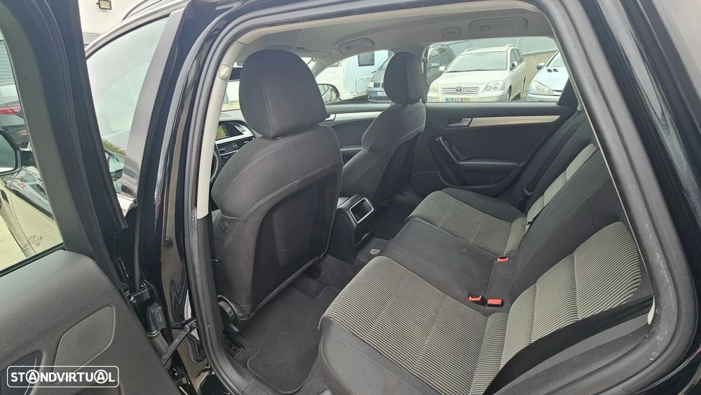 Audi A4 Avant 2.0 TDI DPF S line Sport Pack - 24