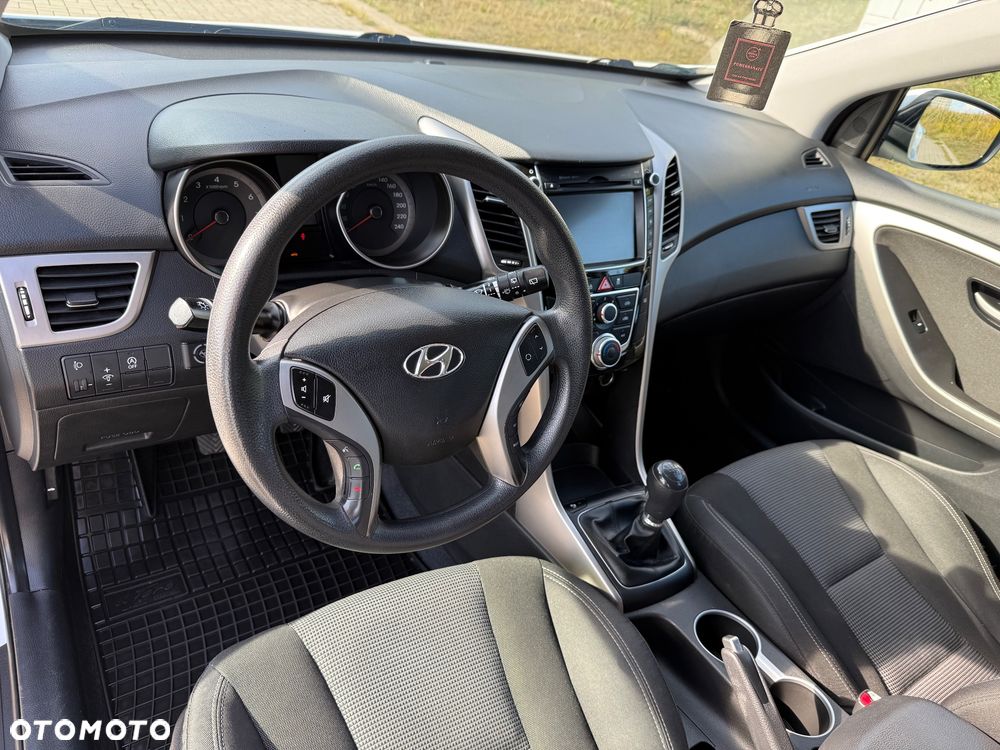 Hyundai i30 1.4 Classic + - 12