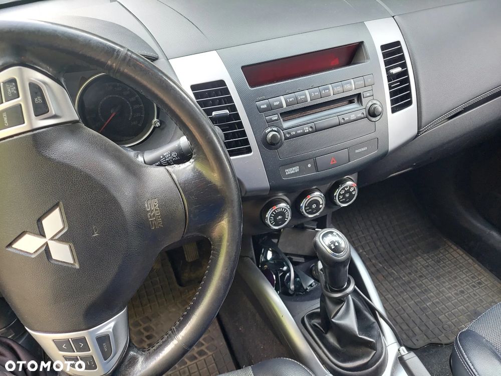 Mitsubishi Outlander - 5