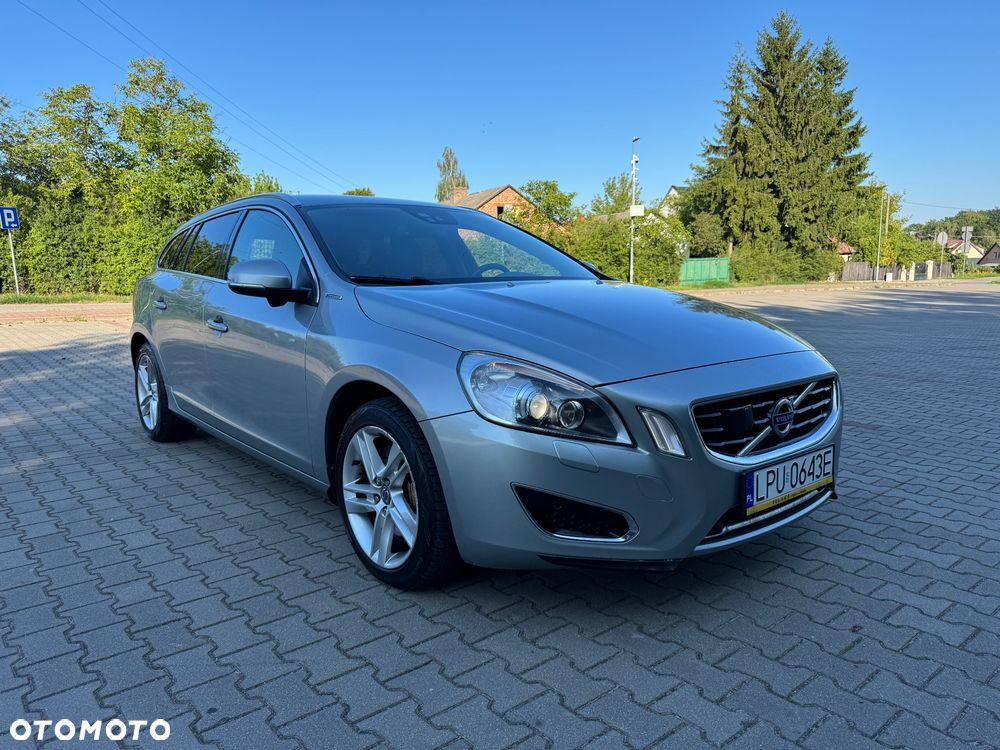 Volvo V60 D6 AWD Plug-in Hybrid Summum
