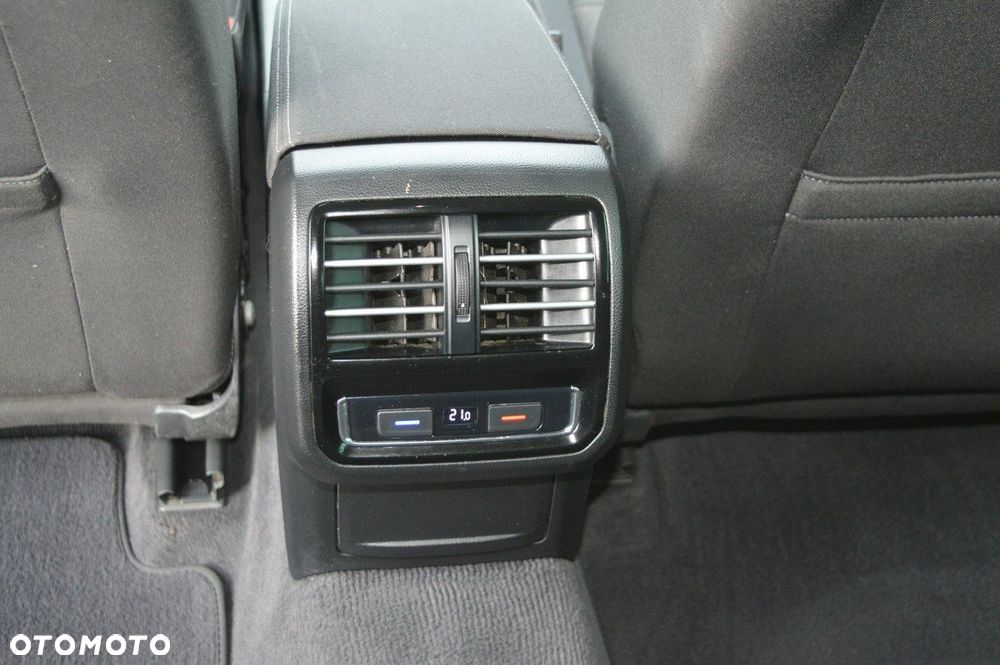 Volkswagen Passat Variant 1.6 TDI (BlueMotion Technology) DSG Trendline - 31