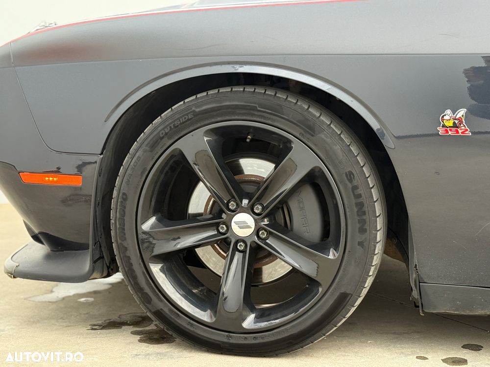 Dodge Challenger - 21