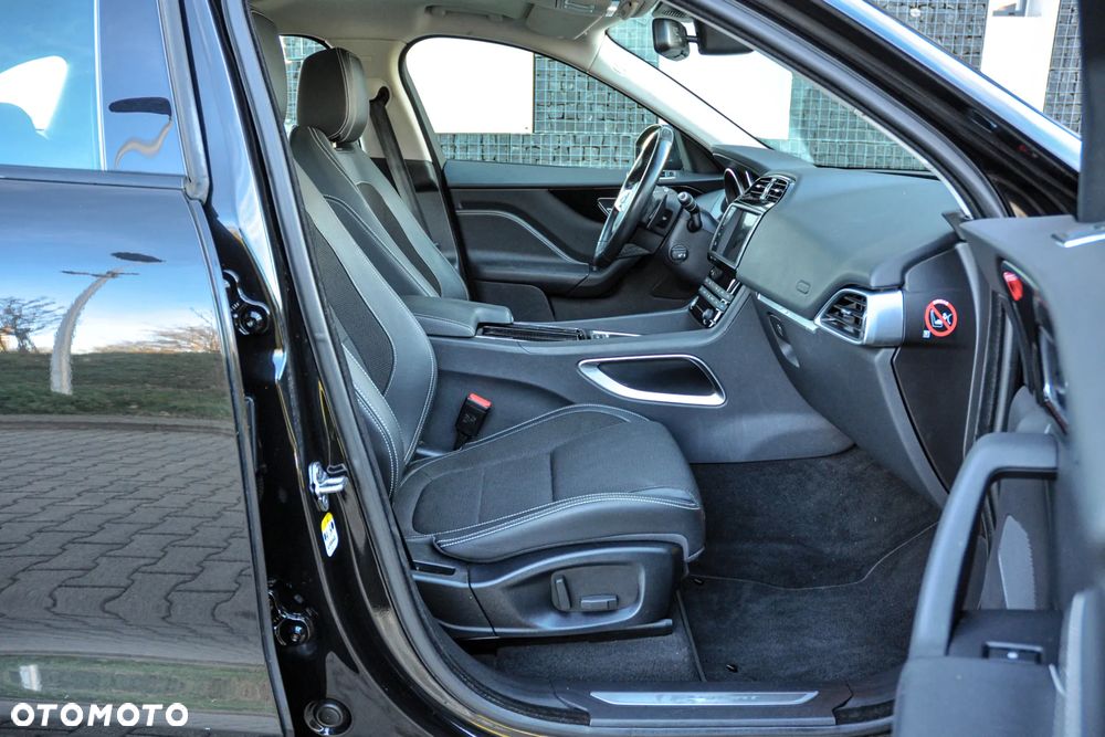 Jaguar F-Pace 2.0 i4D AWD R-Sport - 12