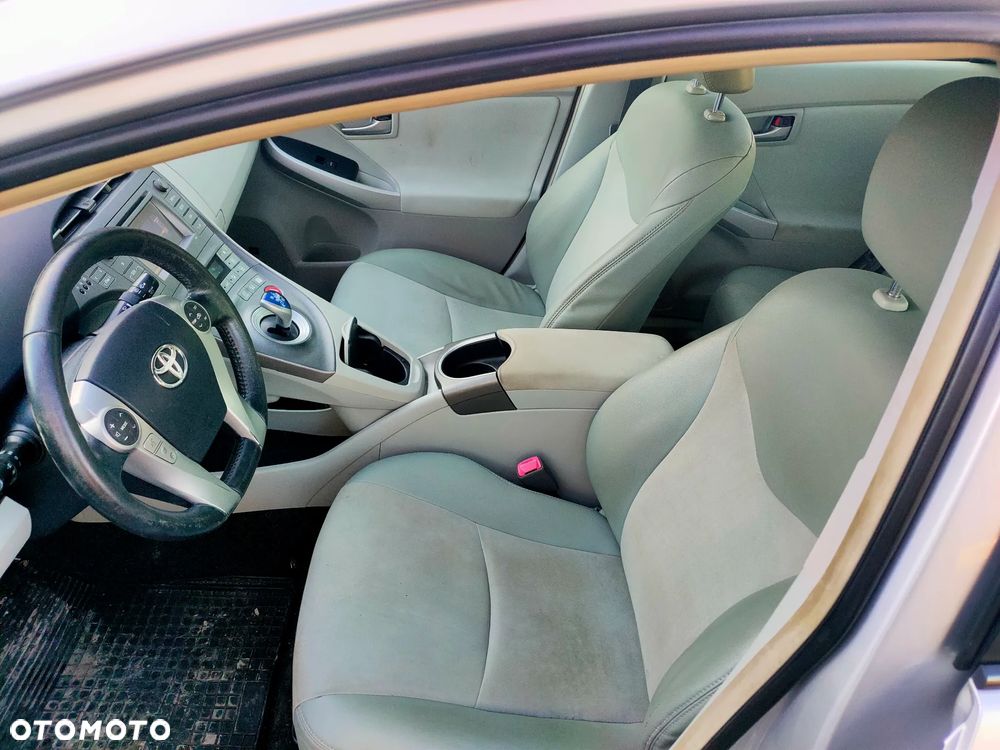 Toyota Prius (Hybrid) Comfort - 11