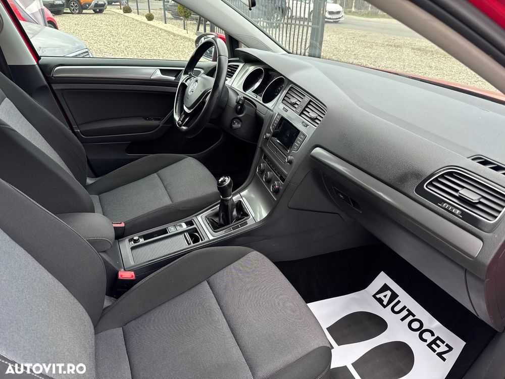 Volkswagen Golf - 10