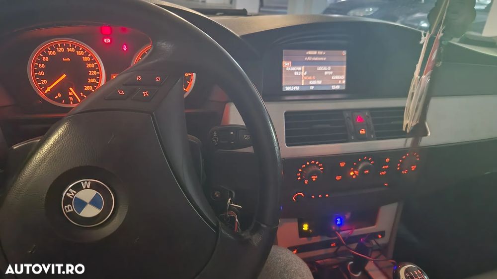 BMW Seria 5 520i - 15