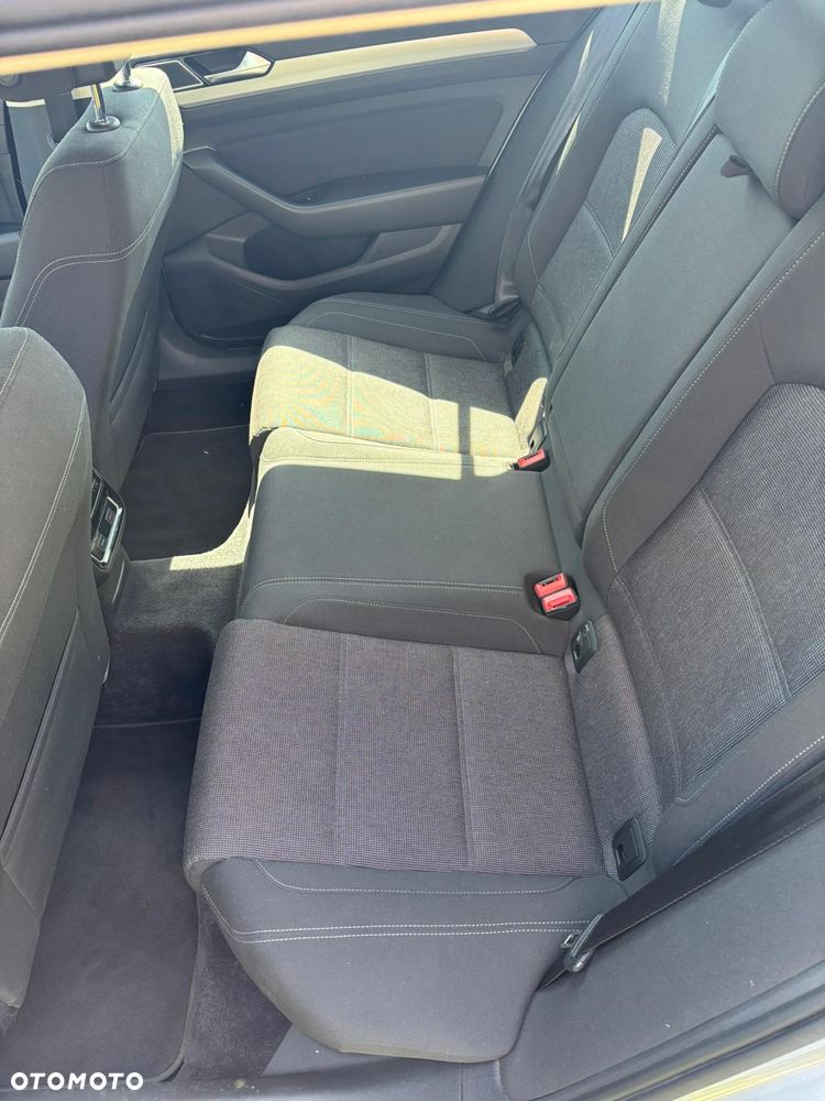 Volkswagen Passat 2.0 TDI SCR Comfortline DSG - 2