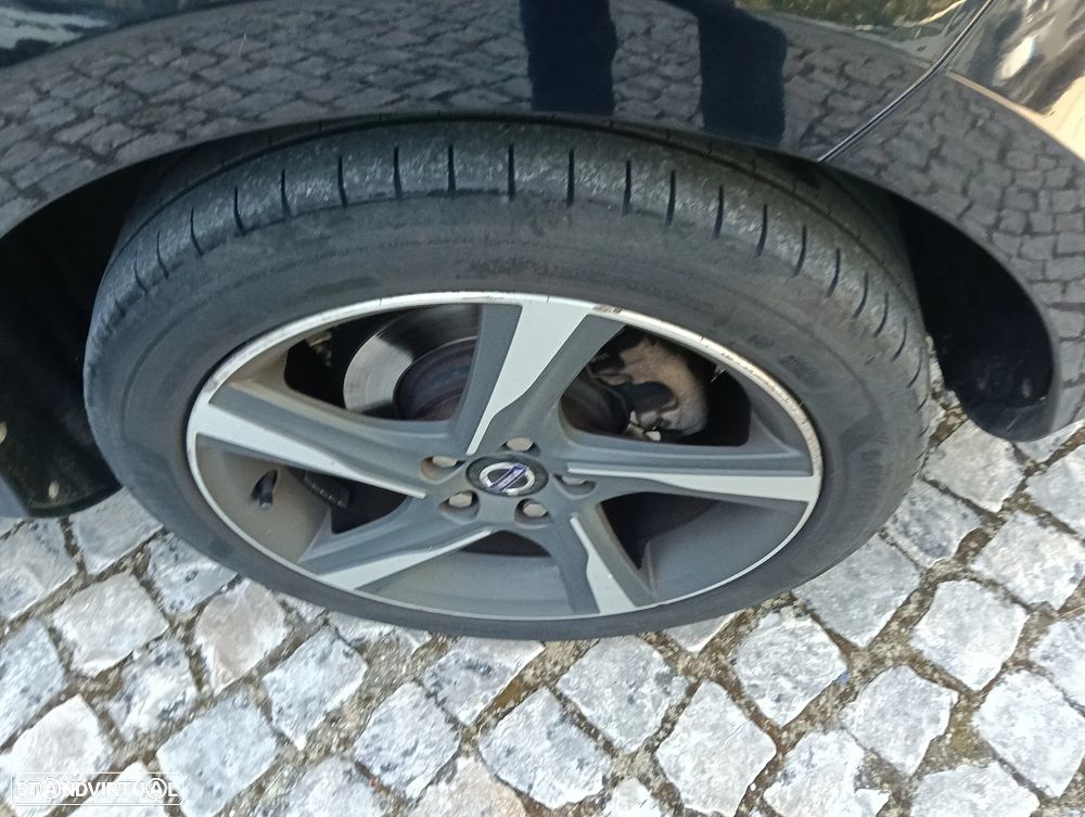 Volvo V40 1.6 D2 R-Design — fotografia 27