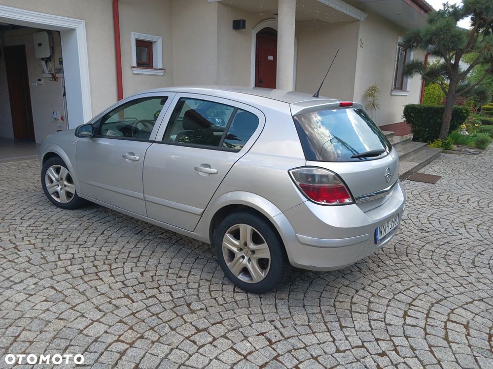 Opel Astra 1.3 CDTI Cosmo - 4