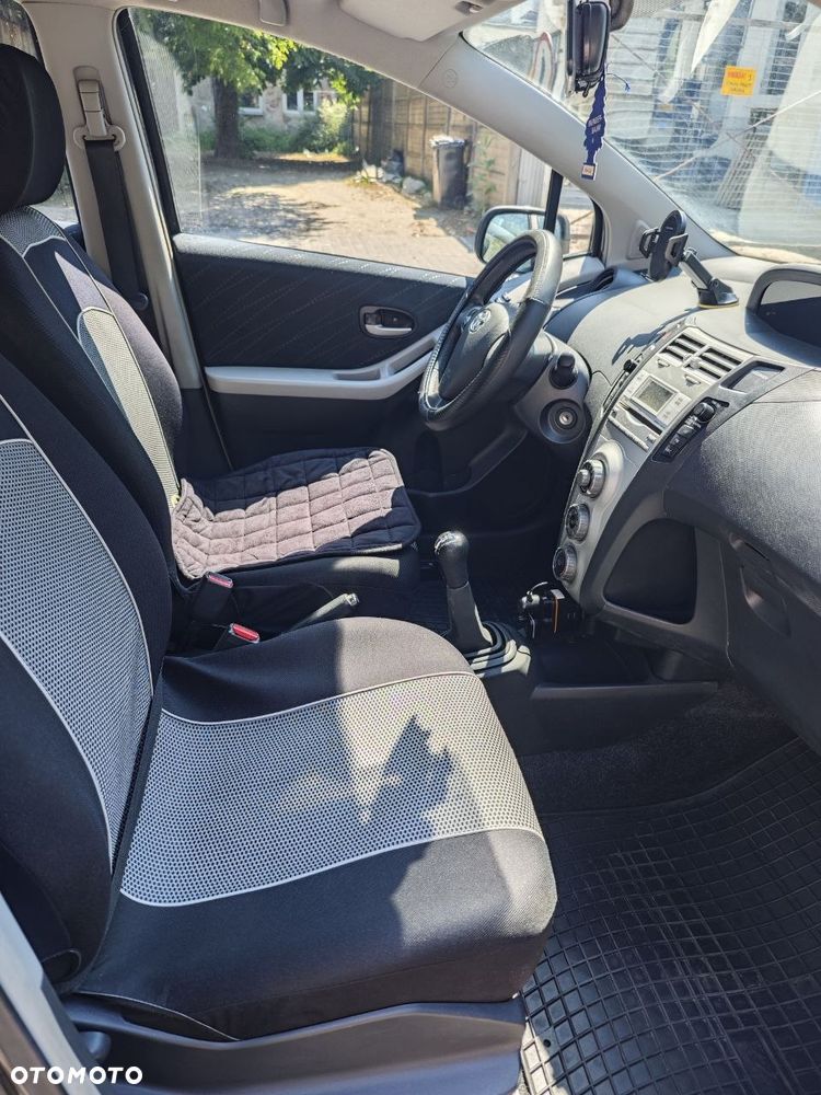 Toyota Yaris 1.3 VVT-i Luna - 17