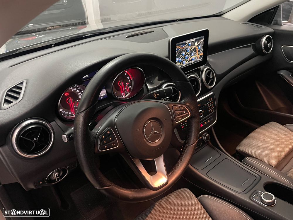 Mercedes-Benz CLA 180 d Shooting Brake Urban Aut. - 13