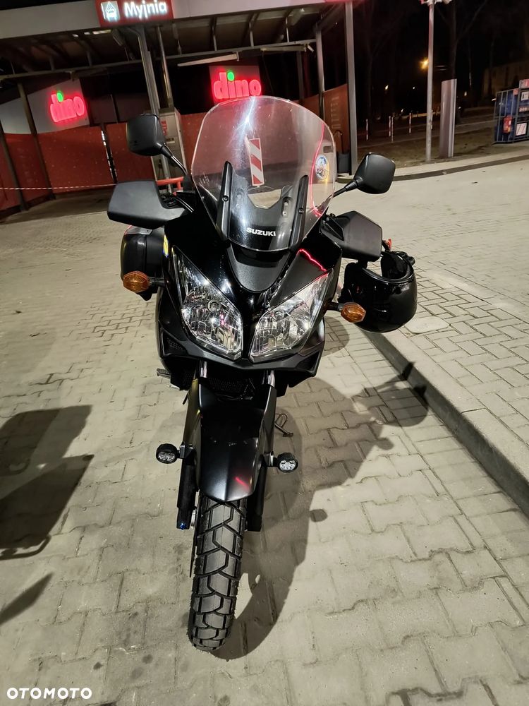 Suzuki V-STROM - 10