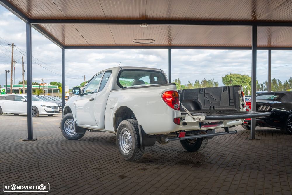 Mitsubishi L200 2.5 DI-D Club Intense 3L 4WD - 11