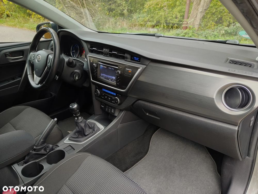 Toyota Auris 1.6 Premium Comfort - 32