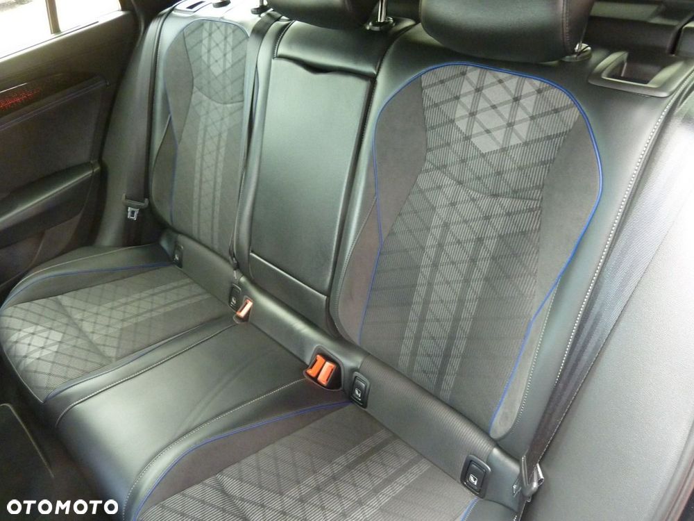 Volkswagen Passat - 12