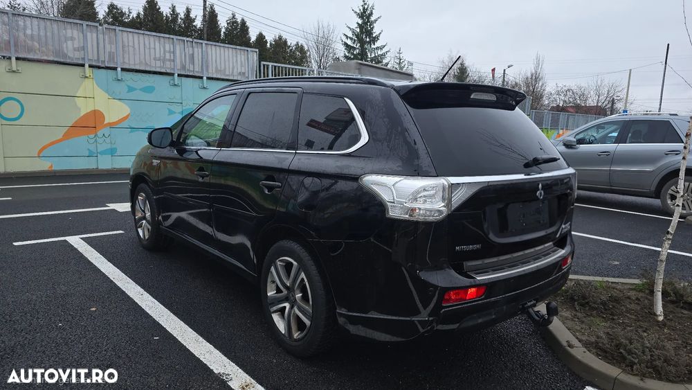 Mitsubishi Outlander 2.0 4WD Plug-In Hybrid Top - 3