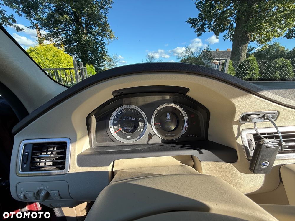 Volvo V70 2.0 Momentum - 23
