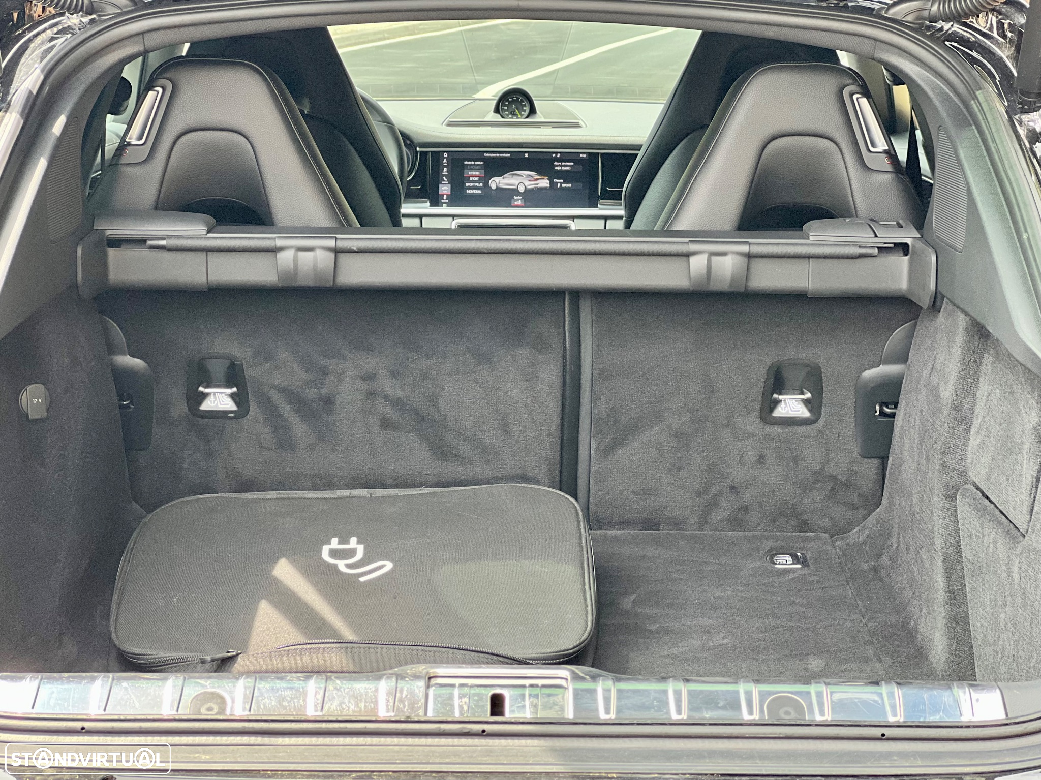 Porsche Panamera 4 E-Hybrid - 37