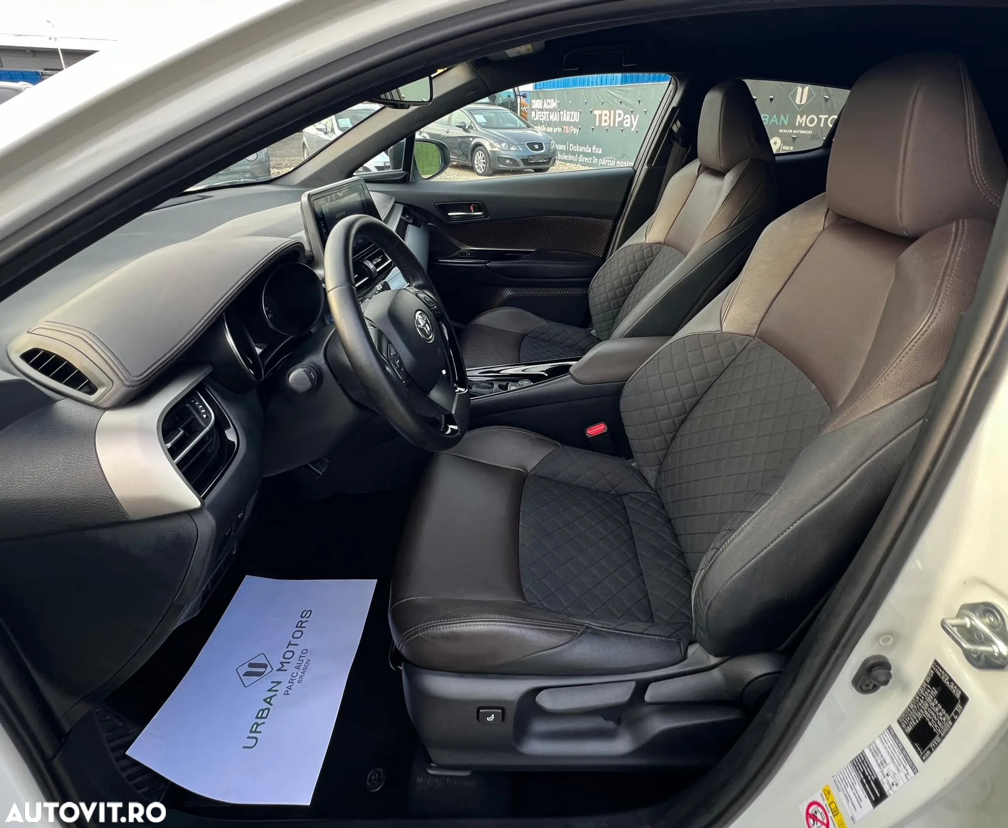 Toyota C-HR Hybrid Lounge - 4