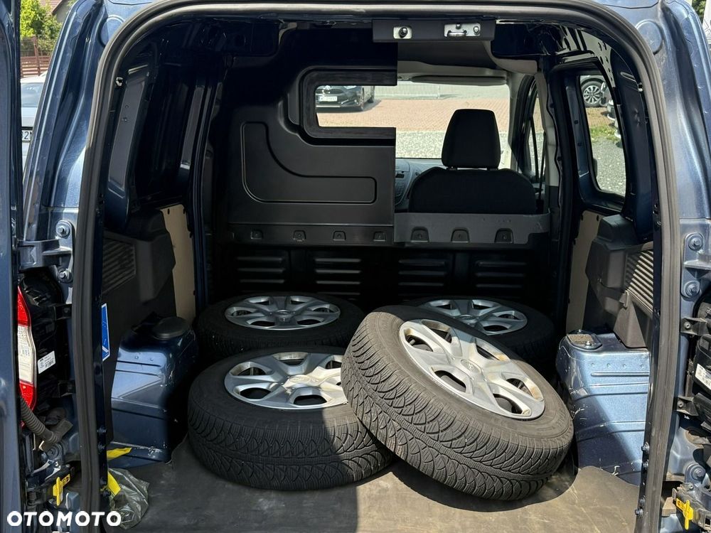 Ford Transit Courier - 14
